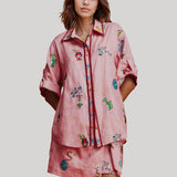 CONJUNTO DE DUAS PEÇAS BORDADO COM MOTIVOS FLORAIS ROSAS