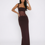VESTIDO COMPRIDO COM PAINEL DE RENDA E CORTE AJUSTADO