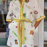 MINIVESTIDO COM ESTAMPADO GRÁFICO VINTAGE E CINTO DE ATAR