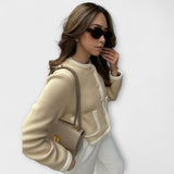 Suéter clássico com bolsos decorativos