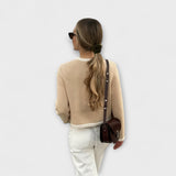 Suéter clássico com bolsos decorativos