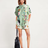CONJUNTO CAMISA E CALÇÕES ESTAMPADO TROPICAL