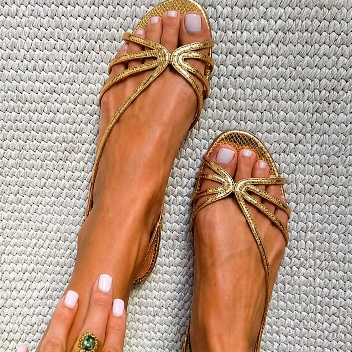 Ginevra | Sandálias Douradas Elegância de Verão