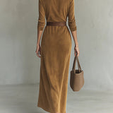 Juline™ | Vestido Maxi de aspecto camurça com gola