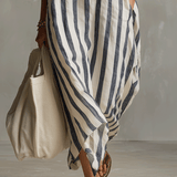 Camisa casual às riscas e vestido maxi de estilo boémio