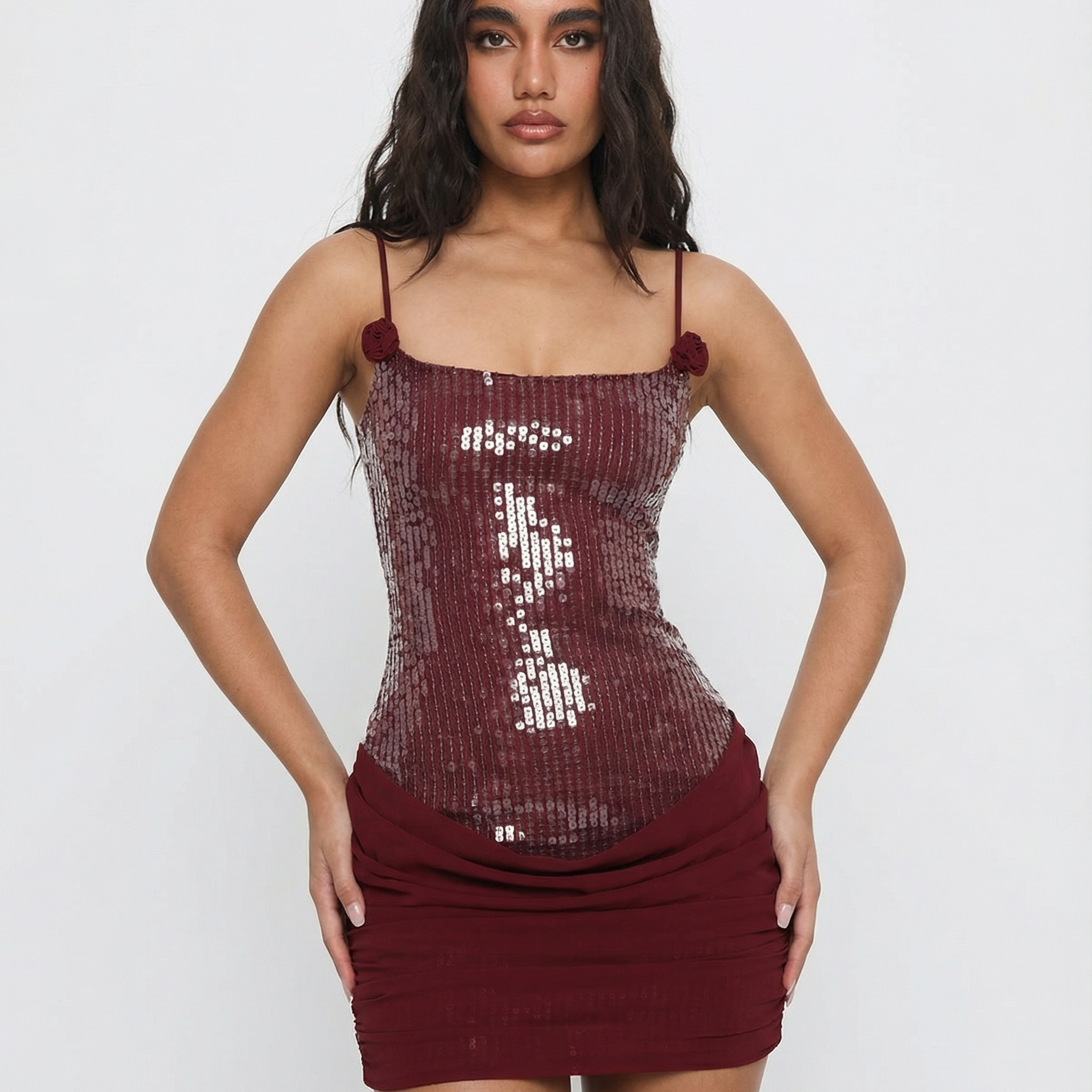 VESTIDO MINI DE LANTEJOULAS COM COSTAS DE ESPARTILHO