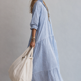Vestido maxi de riscas azuis de estilo camisero folgado