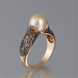 Anel Vintage Dourado com Pérola