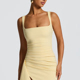 VESTIDO COMPRIDO ACETINADO COM DECOTE QUADRADO E ABERTURA